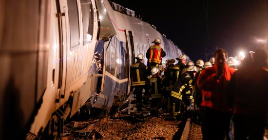 مقتل شخص وإصابة نحو 40 آخرين فى تصادم قطارين بميونخ الألمانية