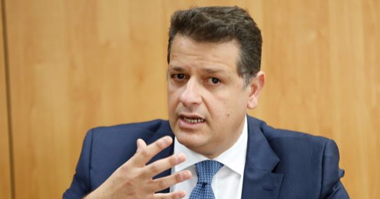 وفد برلمانى يغادر القاهرة متوجها إلى باريس لزيارة البرلمان الأوروبى