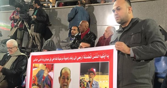 جماهير الأهلى تكرم "عم وزة" فى مباراة الأسيوطى