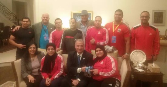 صور.. قنصل مصر فى أمريكا تستقبل بعثة منتخب الأثقال