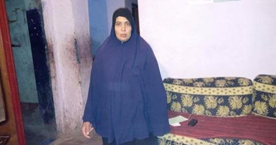 سيدة فقيرة تستغيث بعد صدور أحكام ضدها بالسجن بسبب تراكم الديون عليها