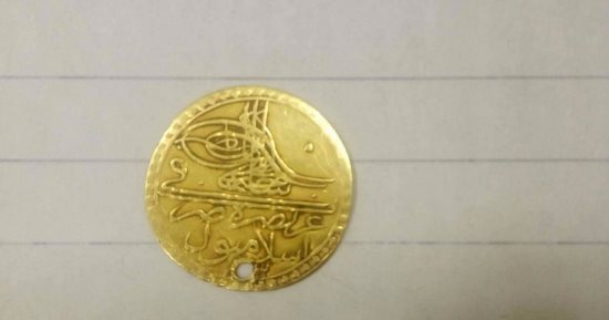 الآثار تضبط 28 قطعة أثرية فى مطار القاهرة قبل تهريبها خارج البلاد.. صور