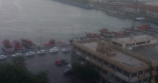 عامل يطالب بوقف حركة الملاحة فى ميناء بورسعيد حتى تحسن الطقس