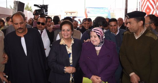 محافظ البحيرة تتفقد لجان الانتخابات بدمنهور