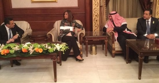 وزيرة الهجرة تصل الكويت للاطمئنان على حالة المواطن المصرى المعتدى عليه