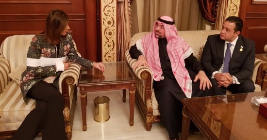 وزيرة الهجرة تلتقى محامى المواطن المصرى المعتدى عليه بالكويت