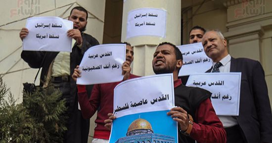 صور.. محامون ينظمون وقفة أمام نقابتهم تنديدا بإعلان القدس عاصمة إسرائيل