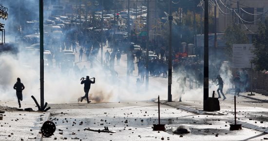 سكاى نيوز: إصابات المواجهات بين فلسطينيين والشرطة الإسرائيلية بالقدس تصل لـ178 شخصا