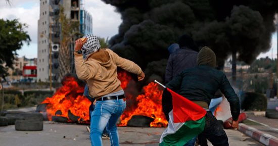 فى الذكرى الـ32 لاندلاعها.. تعرف على أسباب انتفاضة الحجارة فى فلسطين