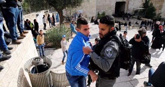 إصابة 11 فلسطينيا فى نابلس واعتقال شابين بالقدس بمواجهات مع قوات الاحتلال