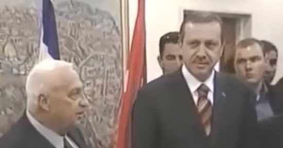 فيديو لـ"أستاذ أردوغان" يفضخ علاقته بتل أبيب ورئاسته لمشروع إسرائيل الكبرى