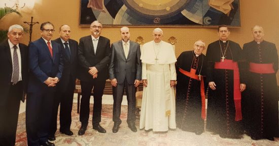مستشار أبومازن يلتقى بابا الفاتيكان ويؤكد وحدة الفلسطينيين ضد مشروع ترامب