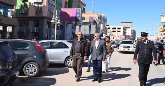 صور.. محافظ البحر الأحمر يتفقد شارع الشيراتون ومدخل شارع شيرى بالغردقة