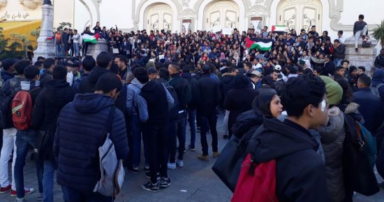 احتجاجات فى تونس ضد حضور راشد الغنوشى تأبين المناضلة مية الجريبى
