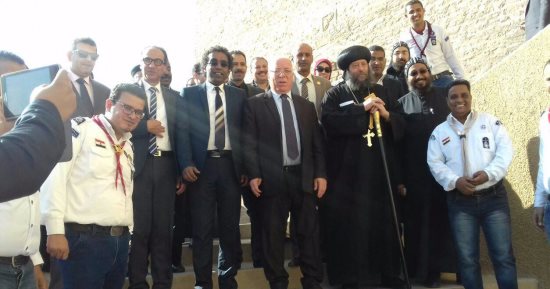بالصور .. وزير الثقافة يزور الدير المعلق بجبل أبنوب