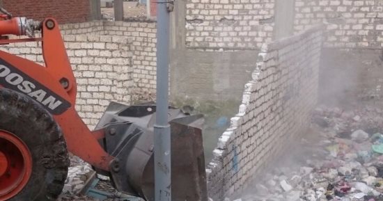صور إزالة 529 حالة تعدى على الأراضى الزراعية وإشغال طريق فى حملة بالبحيرة