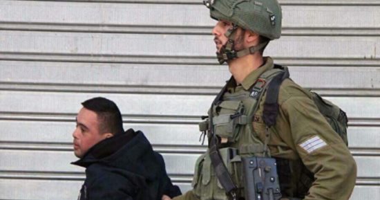 قوات الاحتلال الإسرائيلى تعتقل 11 فلسطينيا فى الضفة الغربية