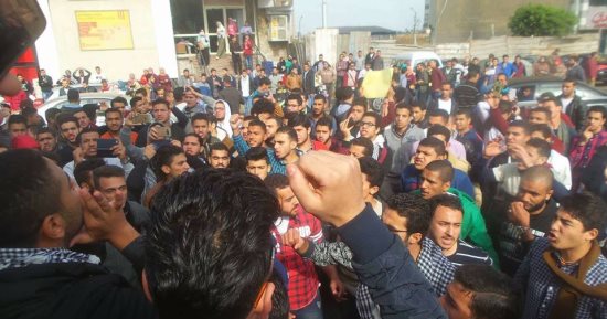 صور.. العشرات من طلاب جامعة المنصورة يتظاهرون ضد قرار ترامب