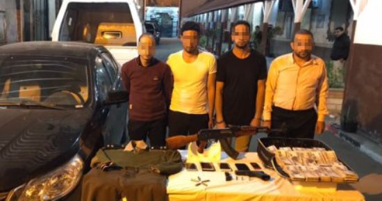 حبس 5 أشخاص لانتحالهم صفة أفراد شرطة وسرقوا 650 ألف جنيه من أحد المواطنين