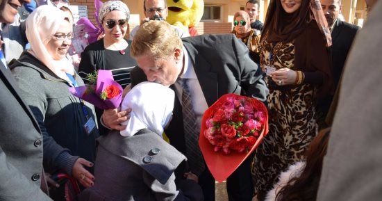 صور.. محافظ الإسماعيلية يدعم نادى العزيمة للمعاقين بـ15 ألف جنيه