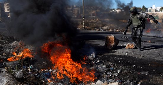 تجدد المواجهات بين متظاهرين فلسطينيين وقوات الاحتلال فى بيت لحم