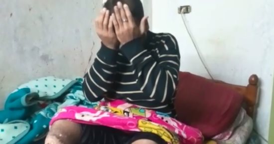 فيديو وصور.. عندما يُبكى المرض الرجال.. قرحة ودود تنهش قدم المكوجى أبو البنات بشبرا