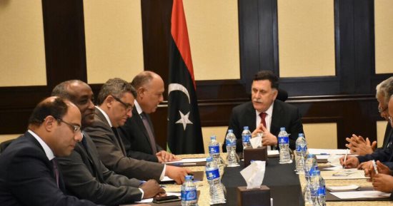 سامح شكرى يبحث مع السراج تفاصيل المسار السياسى الليبى وجهود تسوية الأزمة
