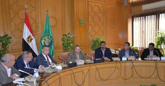 محافظ الإسماعيلية :إجراءات عاجلة لصيانة لشبكات مياه الشرب والصرف الصحى بالقنطرة شرق