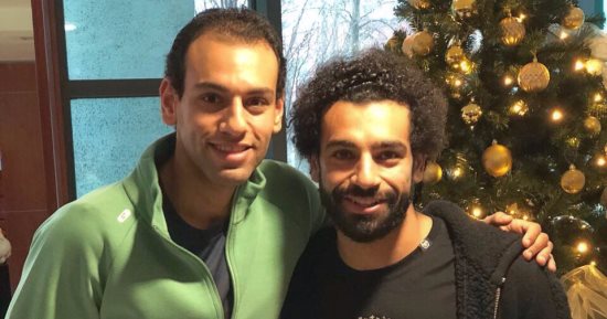 محمد ومروان الشوربجى يؤازران محمد صلاح فى مدرجات الأنفيلد