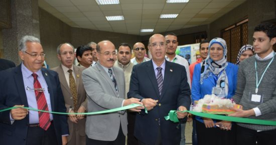 جامعة أسيوط: كليات الصيدلة والهندسة والتربية حصدوا دروع التميز البيئى