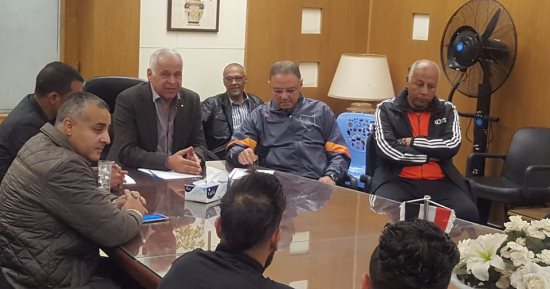 صور.. فرج عامر يجتمع بلاعبى سموحة فى أول يوم عمل لـ"طلعت يوسف"