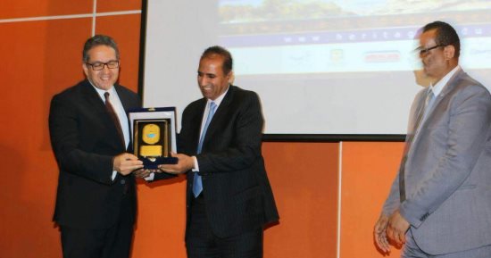 جامعة أسوان تكرم وزير الآثار والمشاركين فى المؤتمر الدولى لحفظ التراث