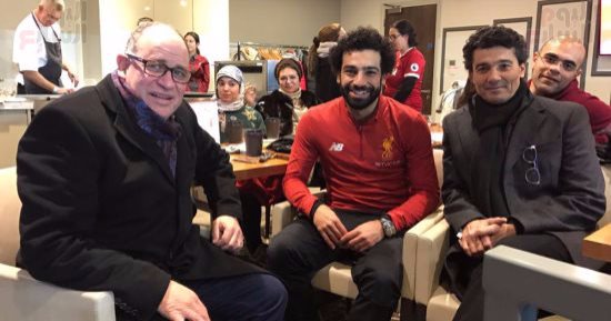 شاهد.. خالد النبوى وكرم كردى مع محمد صلاح عقب مباراة ليفربول وإيفرتون