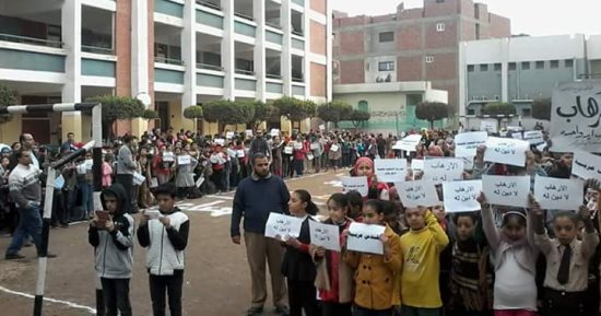 صور.. طلاب مدرسة الشهيد عبد المولى طعيمه فى الغربية يهتفون "القدس عربية" 