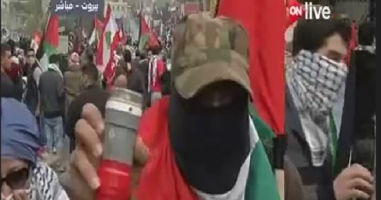 وسائل إعلام لبنانية: محتجون يحاولون اقتحام السفارة الأمريكية ببيروت