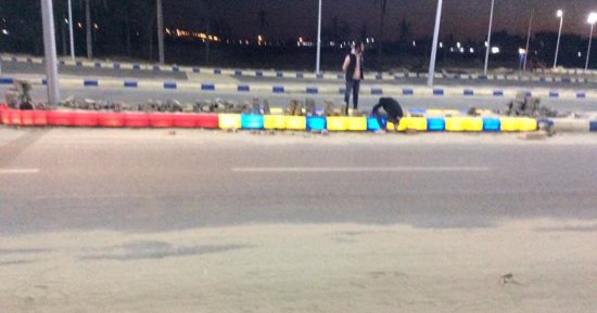 قارئ يشارك بصور لتركيب بلدورات مضيئة بشوارع مدينة العريش