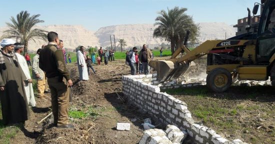 إزالة تعديات على 300 فدان بالفرافرة وضبط سيارة مسروقة بالخارجة