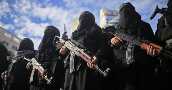 صور.. مسيرة نسائية مسلحة لحركة الجهاد نصرة للقدس بمدينة غزة