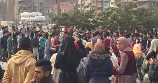 طلاب جامعة الزقازيق يتظاهرون تنديدا بقرار ترامب