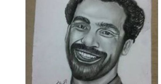 قارئ يرسم محمد صلاح بالفحم احتفالا بحصده أفضل لاعب فى أفريقيا