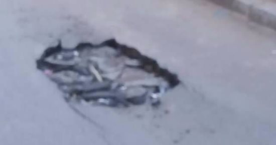 صور.. هبوط ارضى بجانب مدرسة نور الإسلام بمنطقة كامب شيزار فى الإسكندرية