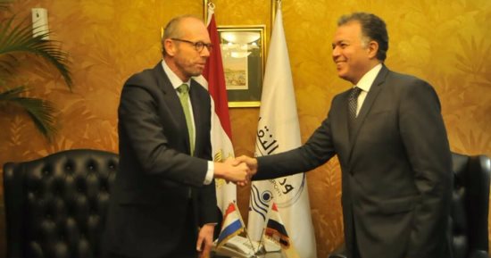وزير النقل يبحث مع السفير الهولندى التعاون فى مجالات النقل النهرى والبحرى
