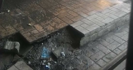 صور.. شكوى من عدم نظافة مداخل معهد أورام طنطا