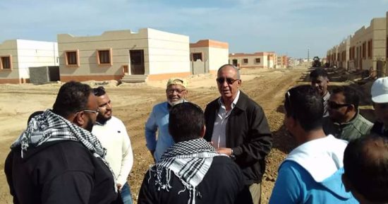 صور.. محافظ البحر الأحمر يتفقد مشروعات التطوير بشارع النصر ومساكن الروضة بالغردقة