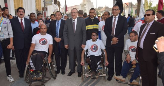 صور.. محافظ بنى سويف يطلق إشارة البدء لماراثون ذوى الإعاقة