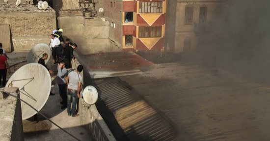 صور.. 5 حالات اختناق فى حريق مصنع كابلات باب الشعرية.. وإسعافهم بموقع الحادث