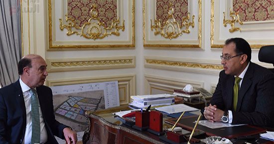 القائم بأعمال رئيس الوزراء يلتقى الفريق مهاب مميش لمتاعبة عدد من الملفات 