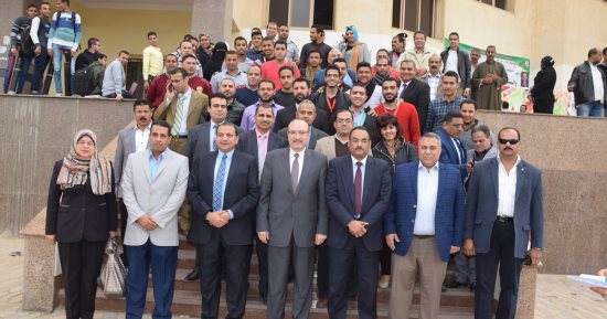 محافظ بني سويف يدعو طلاب "الهندسة" لزيارة مشروعات المحافظة الجاري تنفيذها