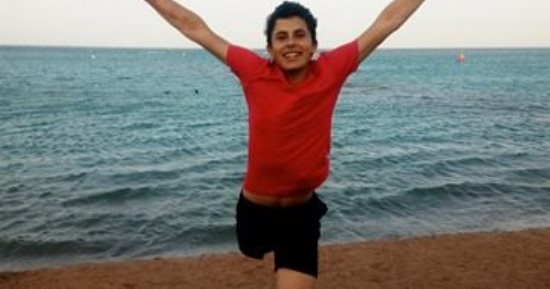صور.. "قاهر الإعاقة".. كيلانى 6 سنوات يقفز على الألم بقدم واحدة.. يشارك بالمارثونات ويركب الدرجات.. يؤكد: أبويا كان فاكرنى هقضى عمرى على كرسى ولكنى أخرجته من حزنه.. شركات كثيرة رفضتنى حتى أقنعتهم بقدراتى