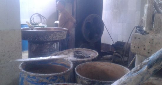 صور.. تموين الشرقية يضبط مصنعا غير مرخص لإنتاج الحلاوة الطحنية